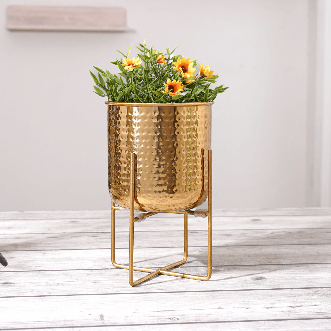Metal hammered small planter
