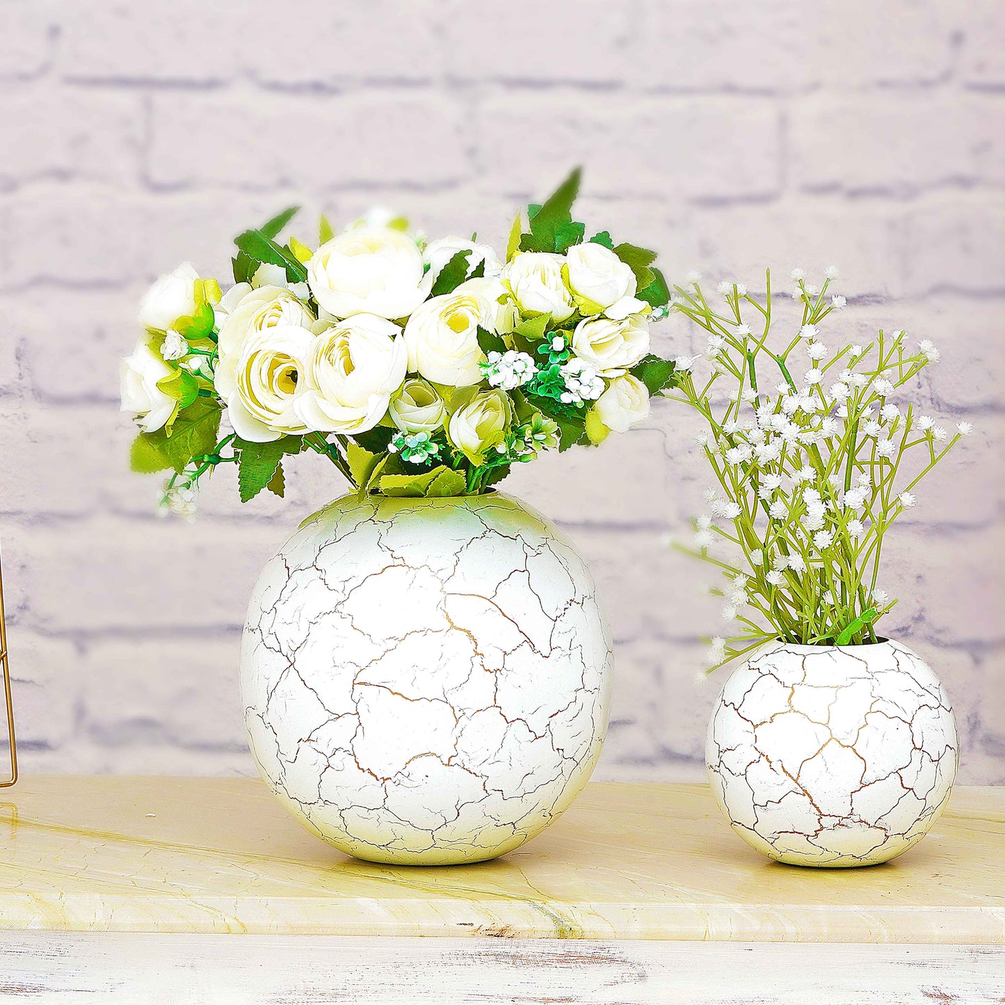 Metal Crackled Ball Flower vase, White