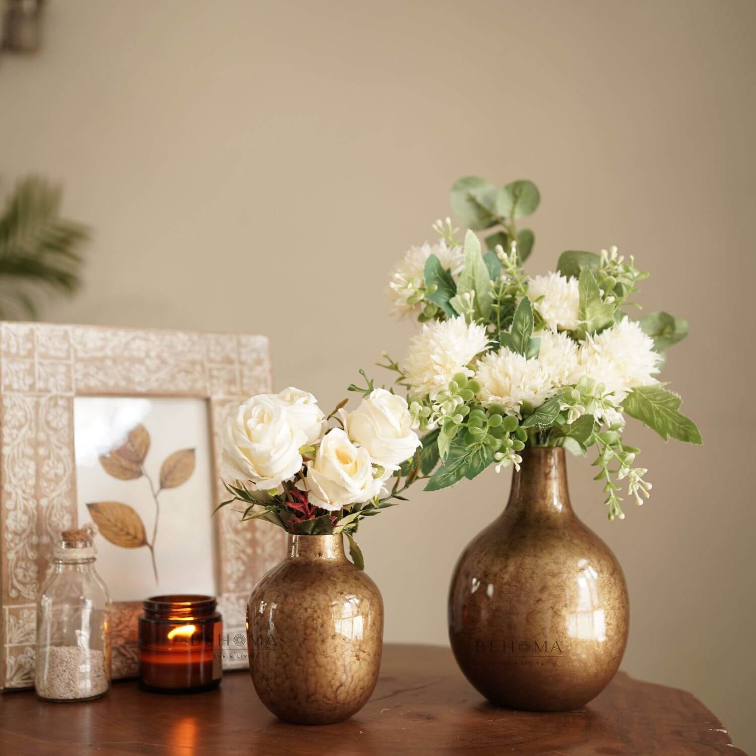 Flower vase with flowers Antique gold 