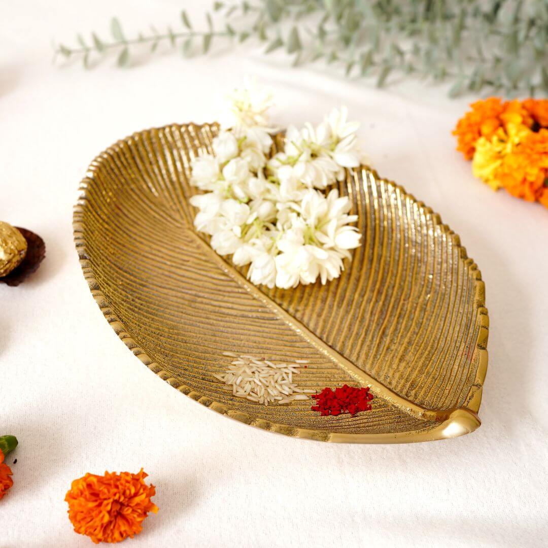 Leaf - shaped Platter, Golden, Small - Behoma