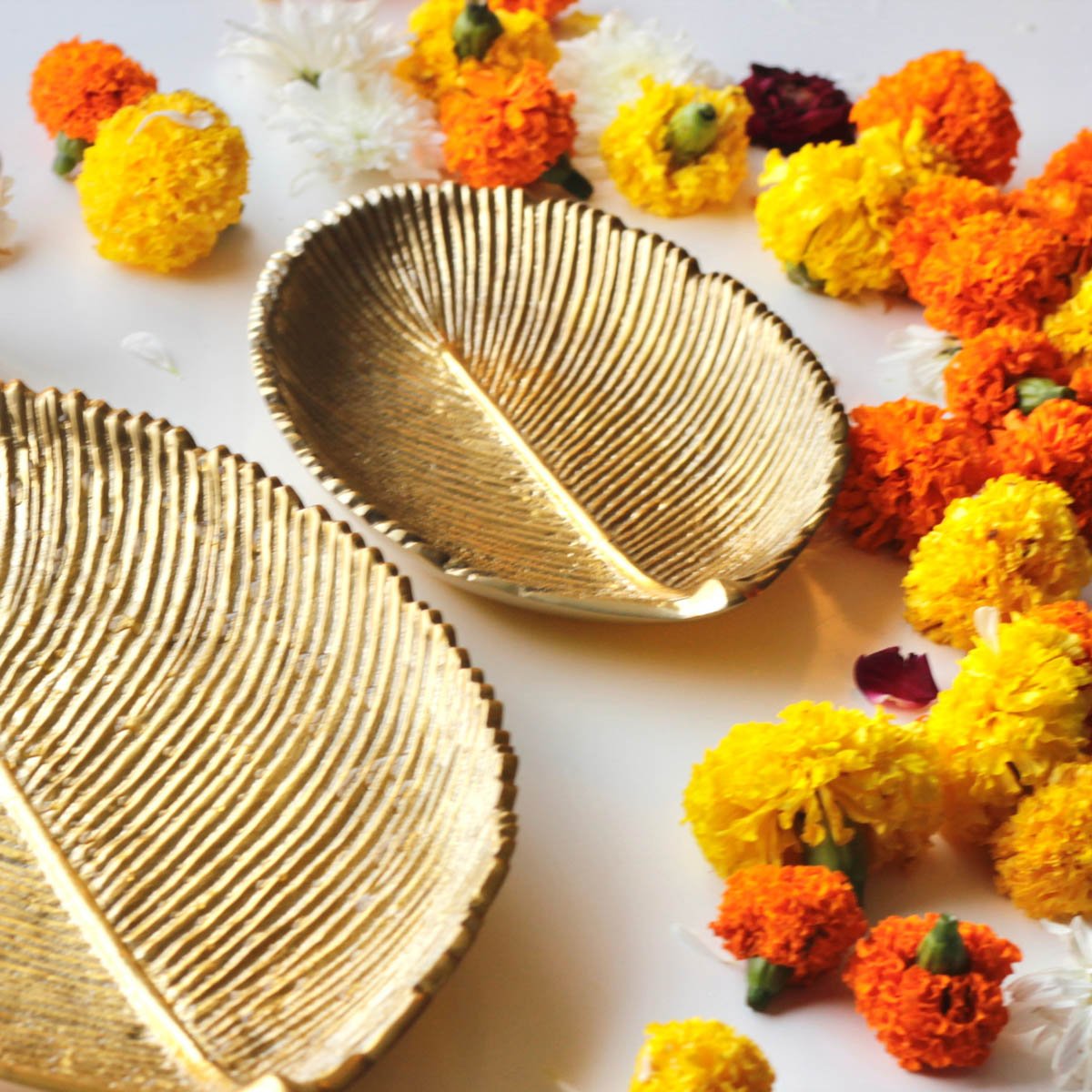 Leaf - shaped Platter, Golden, Small - Behoma