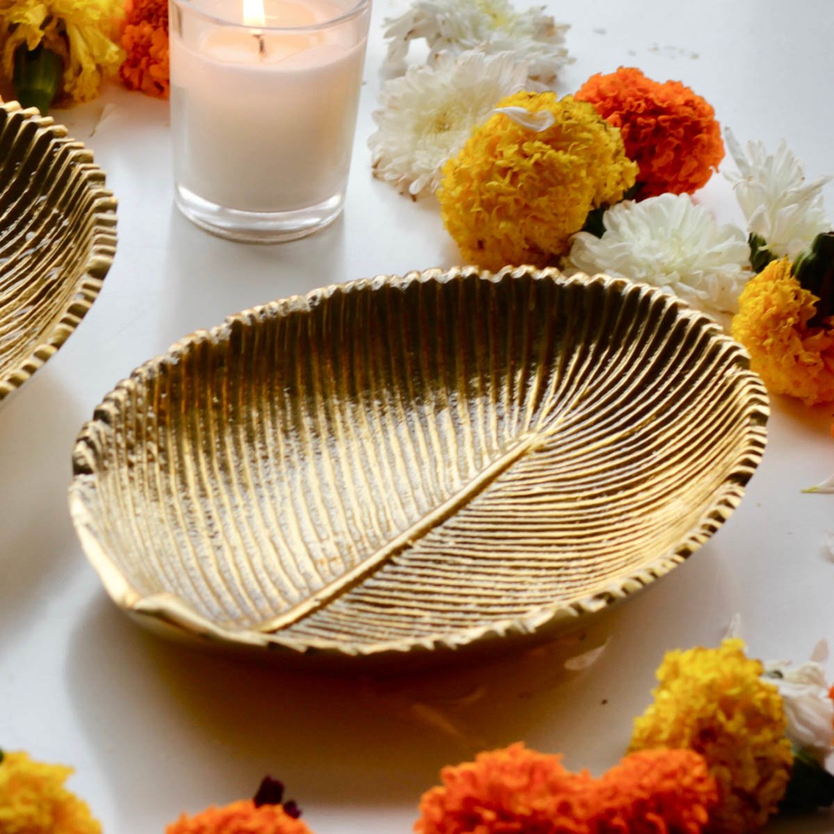 Leaf - shaped Platter, Golden, Small - Behoma