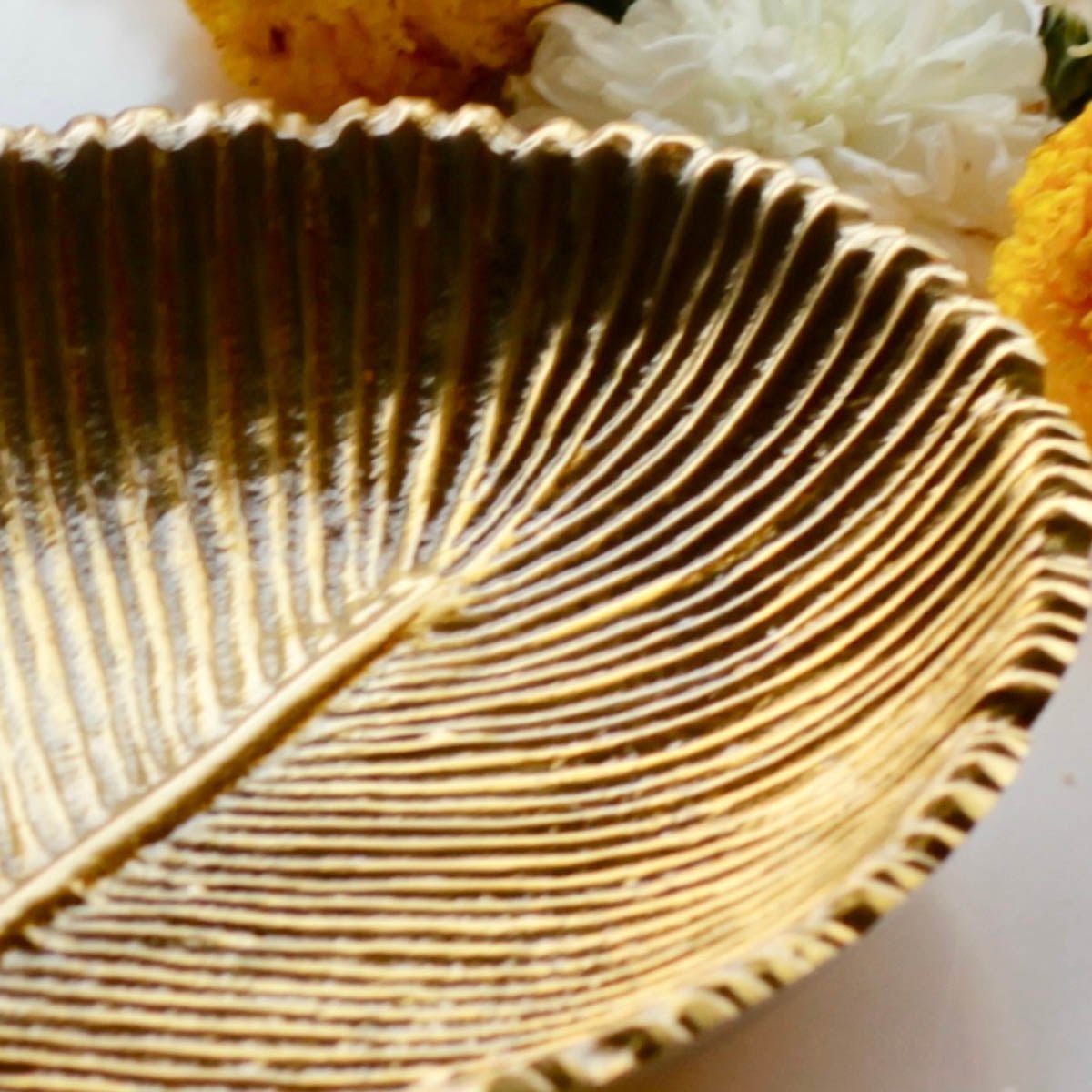 Leaf - shaped Platter, Golden, Small - Behoma